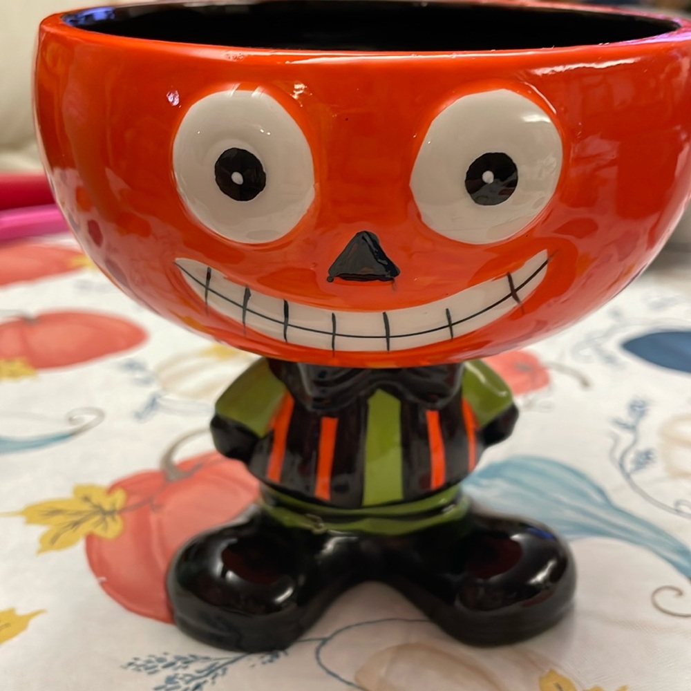 Candy holder pumpkin stand